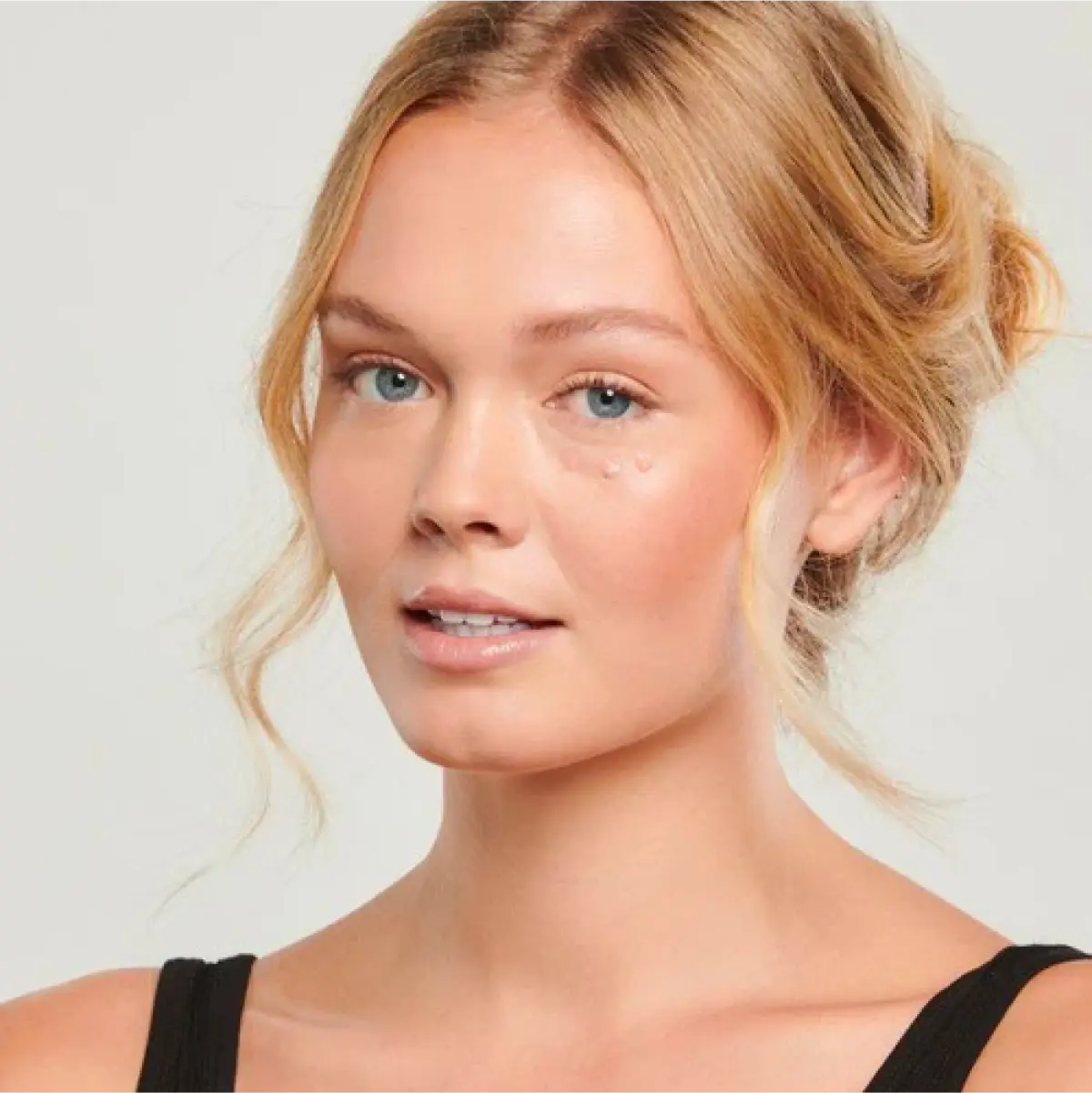 Wedoskin Colorescience Total Eye 3-In-1 Renewal Therapy SPF 35 for eyes, lips, and cheeks with a fair shade.